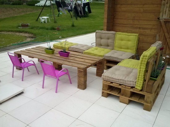 Outdoor low table and chairs